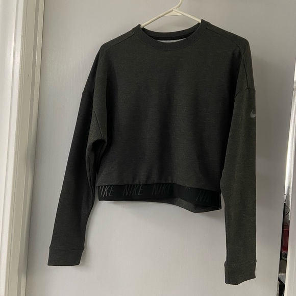 Nike Tops - Nike dri-fit long sleeve crop top